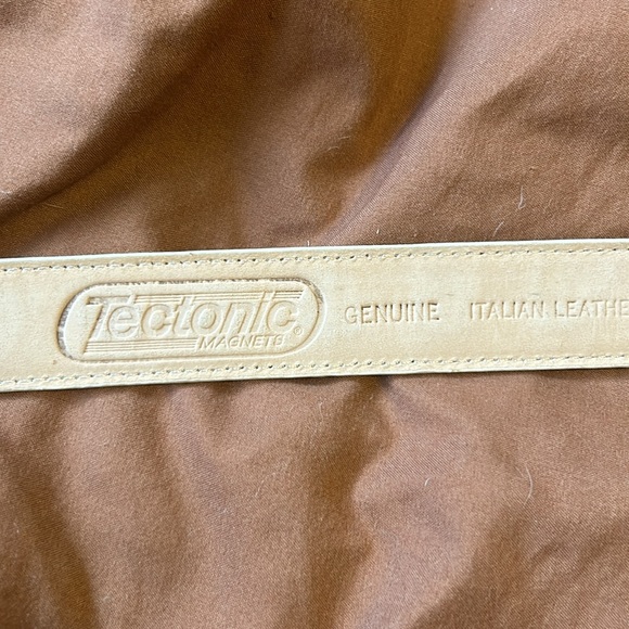 Vintage magnetic Italian leather belt - Picture 3 of 4